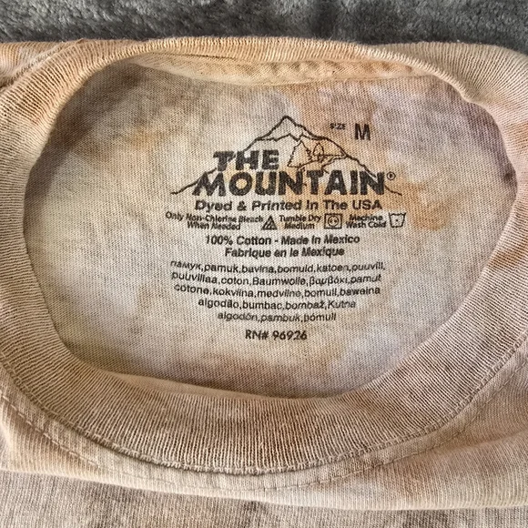 The Mountain Pug Face Dog T Shirt Size Medium Tan 2011 - Picture 4 of 6